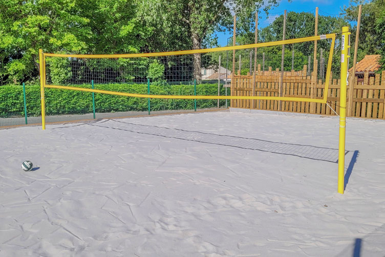 Les infrastructures et services 3 Terrain de beach volley à fouras