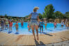 camping activité enfants en piscine