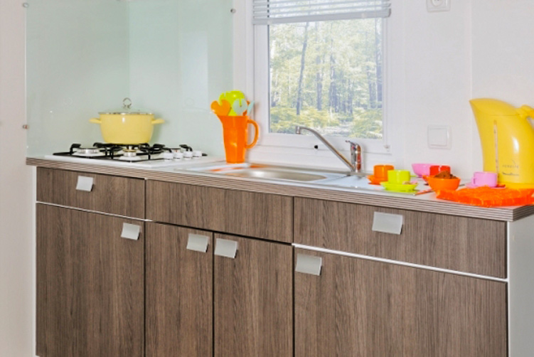 Espace cuisine d'un mobil-home