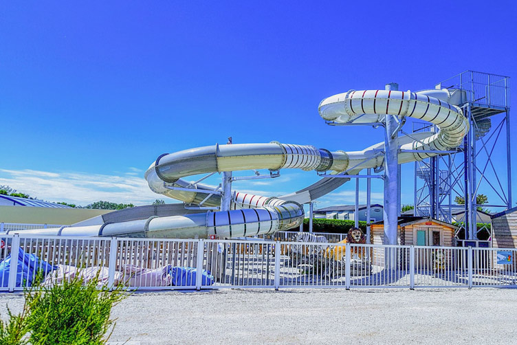 Le Parc aquatique chauffé 4 toboggan aquatique du Lagon de la Prée à Fouras