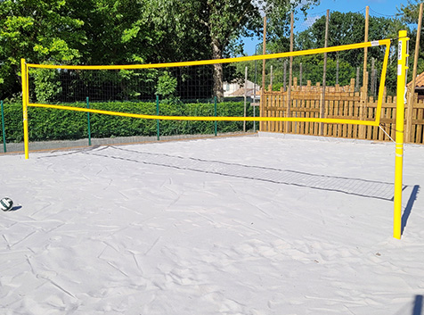 Les infrastructures et services 14 espace-terrain-volley