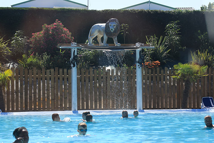 Ouvert à l'année, Village Vacances ouvert et accessible toute l'année, uniquement pour les résidents bénéficiant contrat de location d'un emplacement de camping N°1A 22 piscine-bassin-cascade