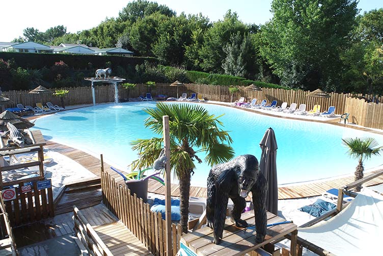Ouvert à l'année, Village Vacances ouvert et accessible toute l'année, uniquement pour les résidents bénéficiant contrat de location d'un emplacement de camping N°1A 23 piscine-bassin-fouras