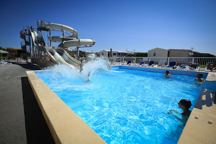 Ouvert à l'année, Village Vacances ouvert et accessible toute l'année, uniquement pour les résidents bénéficiant contrat de location d'un emplacement de camping N°1A 24 piscine-bassin-toboggan