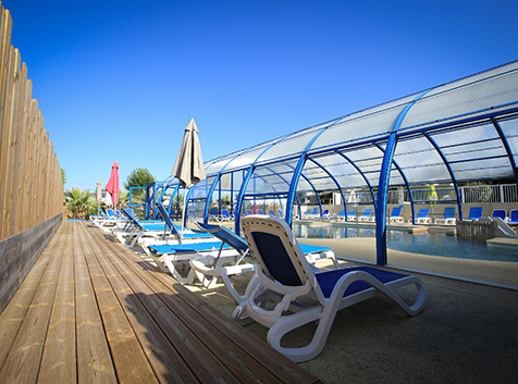 Ouvert à l'année, Village Vacances ouvert et accessible toute l'année, uniquement pour les résidents bénéficiant contrat de location d'un emplacement de camping N°1A 18 piscine couverte au Lagon de la Prée