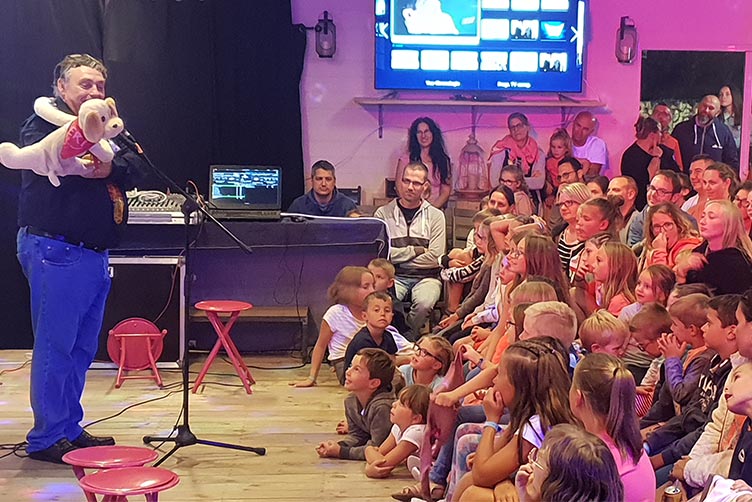 Les infrastructures et services 26 soirée-lagon-spectacle