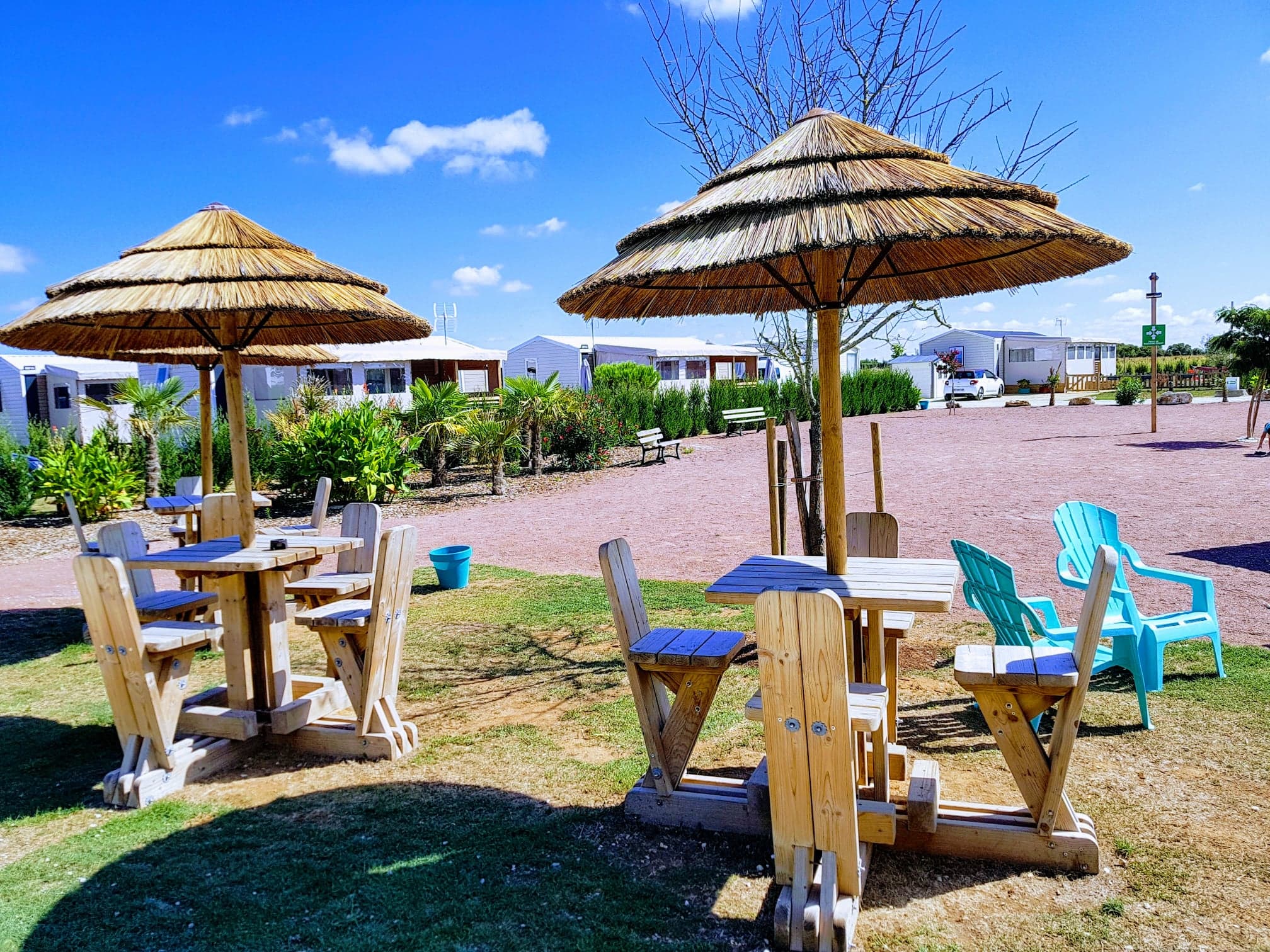 Village Vacances Le Lagon de la Prée**** 13 Lodge blanc au camping le Lagon de la Prée